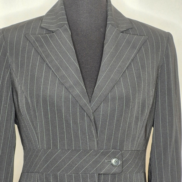 Moda International Women's Black Pinstripe Fitted Button-Waist Blazer - Size 10 - Picture 8 of 13